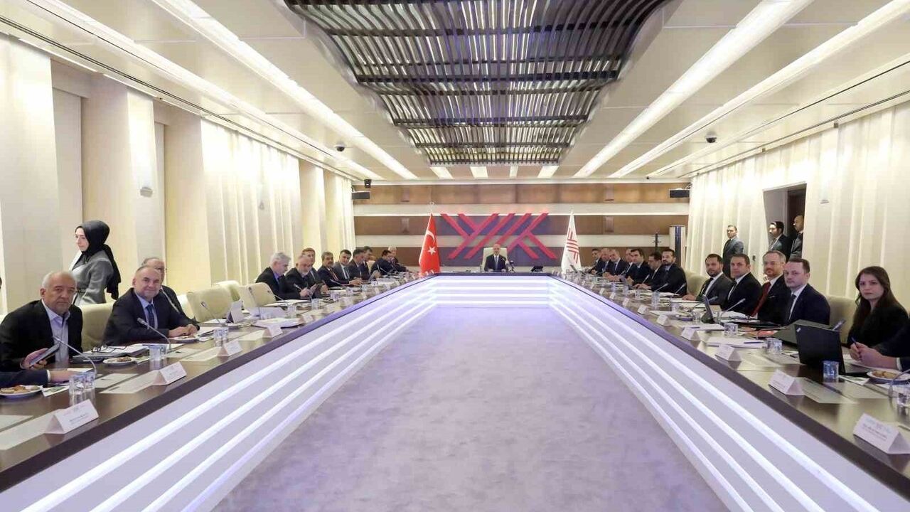 Üniversitelerde 3 Yılda Mezuniyet ve İş Yerinde Uygulamalı Eğitim Başlıyor