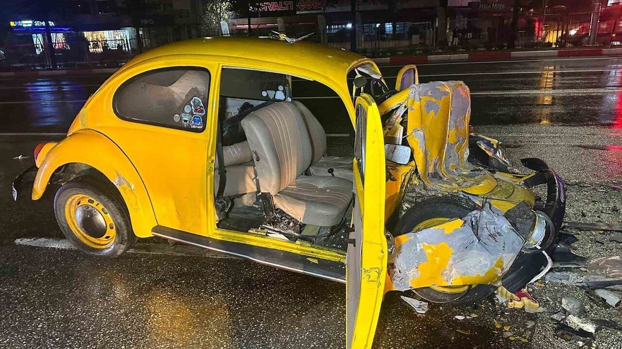 Uşak’ta otomobil ile otobüs çarpıştı: 3 yaralı, 1’i ağır