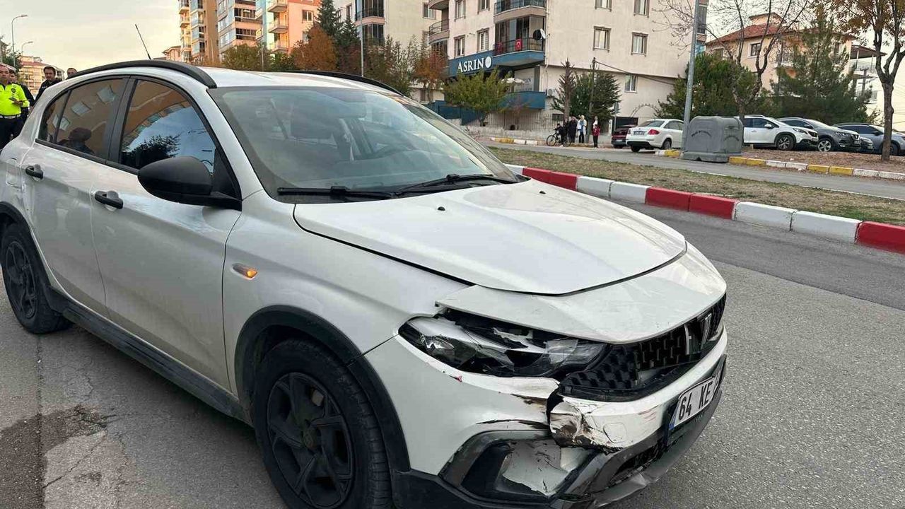 Uşak'ta Trafik Kazası: İki Yaralı