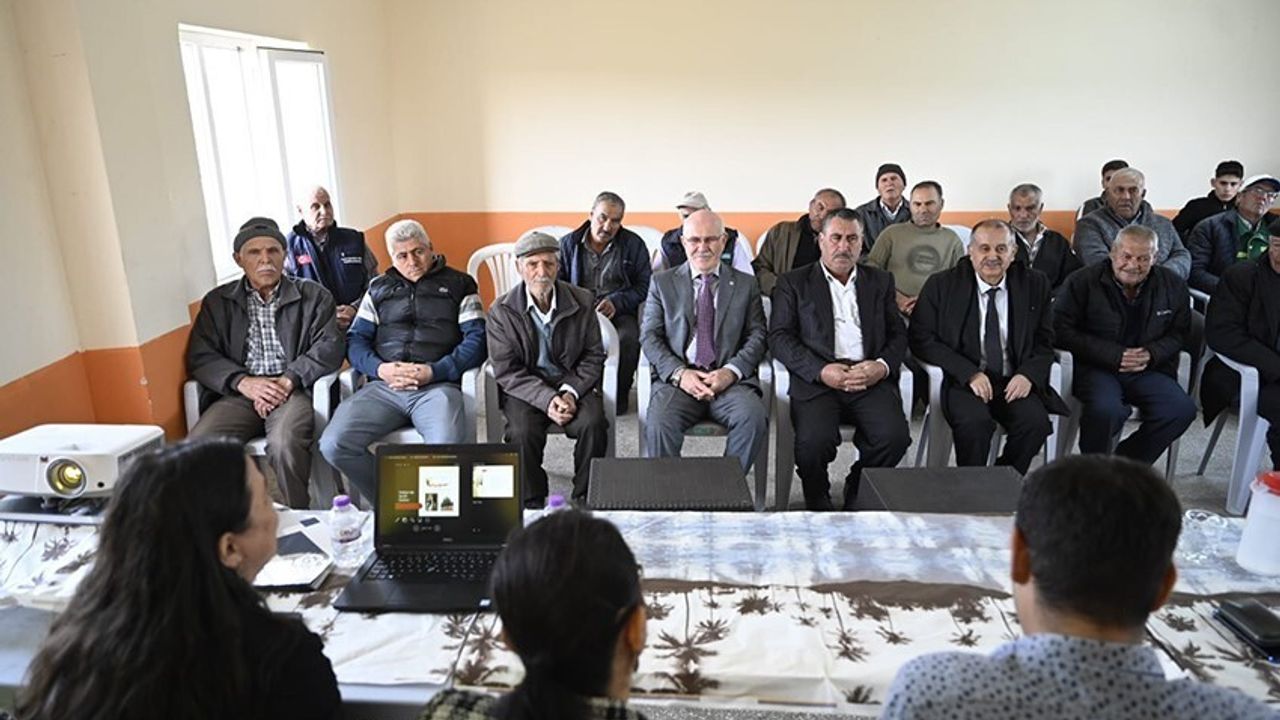 Uşak Üniversitesi akademisyenleri Yeniköy'de çiftçilerle buluştu