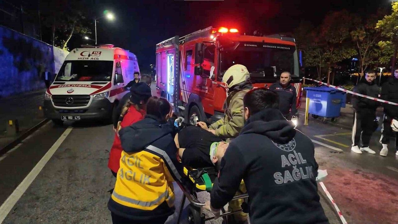 Üsküdar Paşalimanı Caddesi’nde zincirleme kaza: Tofaş hurdaya döndü