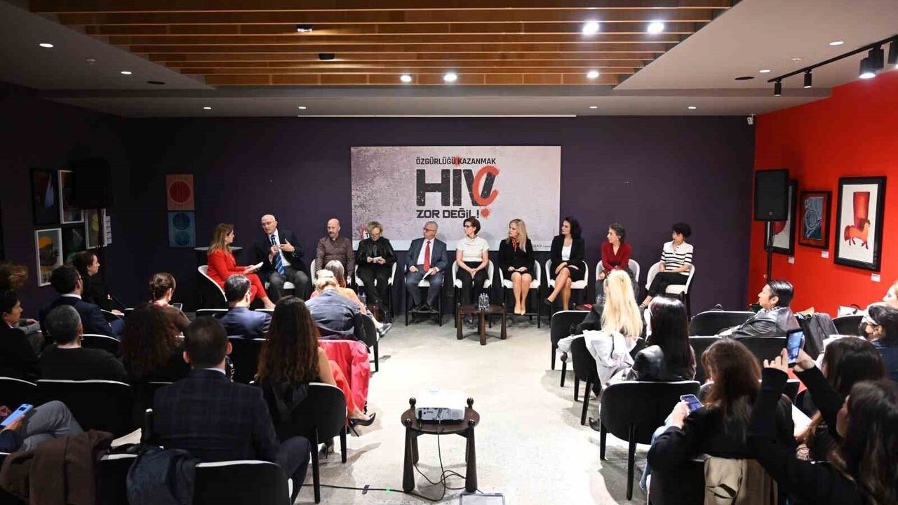 Uzmanlar Dünya AIDS Günü Öncesi Erken Tanının Hayati Öneme Sahip Olduğunu Vurguladı