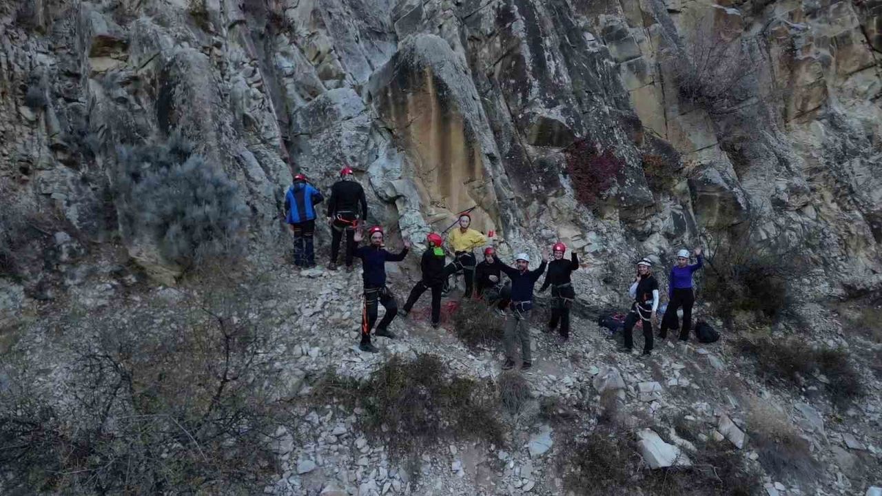 Uzundere'de 2 Günlük Zorlu Dağcılık Eğitimi: 70 Kişilik Ekip Sahada