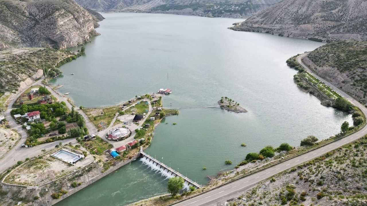 Uzundere'de Tortum Gölü Projesi İçin Fizibilite Sözleşmesi İmzalandı