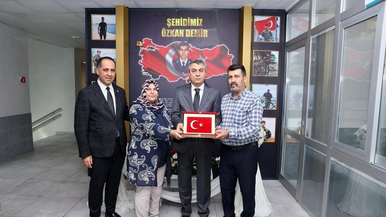 Vali Atilla Toros Şehit Özkan Demir Ortaokulu'nun açılışına katıldı