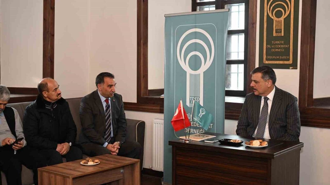 Vali Çiftçi Dil ve Edebiyat Konağı ile Edebiyat Sokağı'nı İnceledi