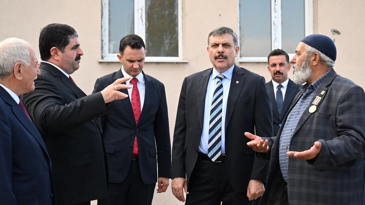 Vali Mustafa Çiftçi Köprüköy'de İncelemelerde Bulundu