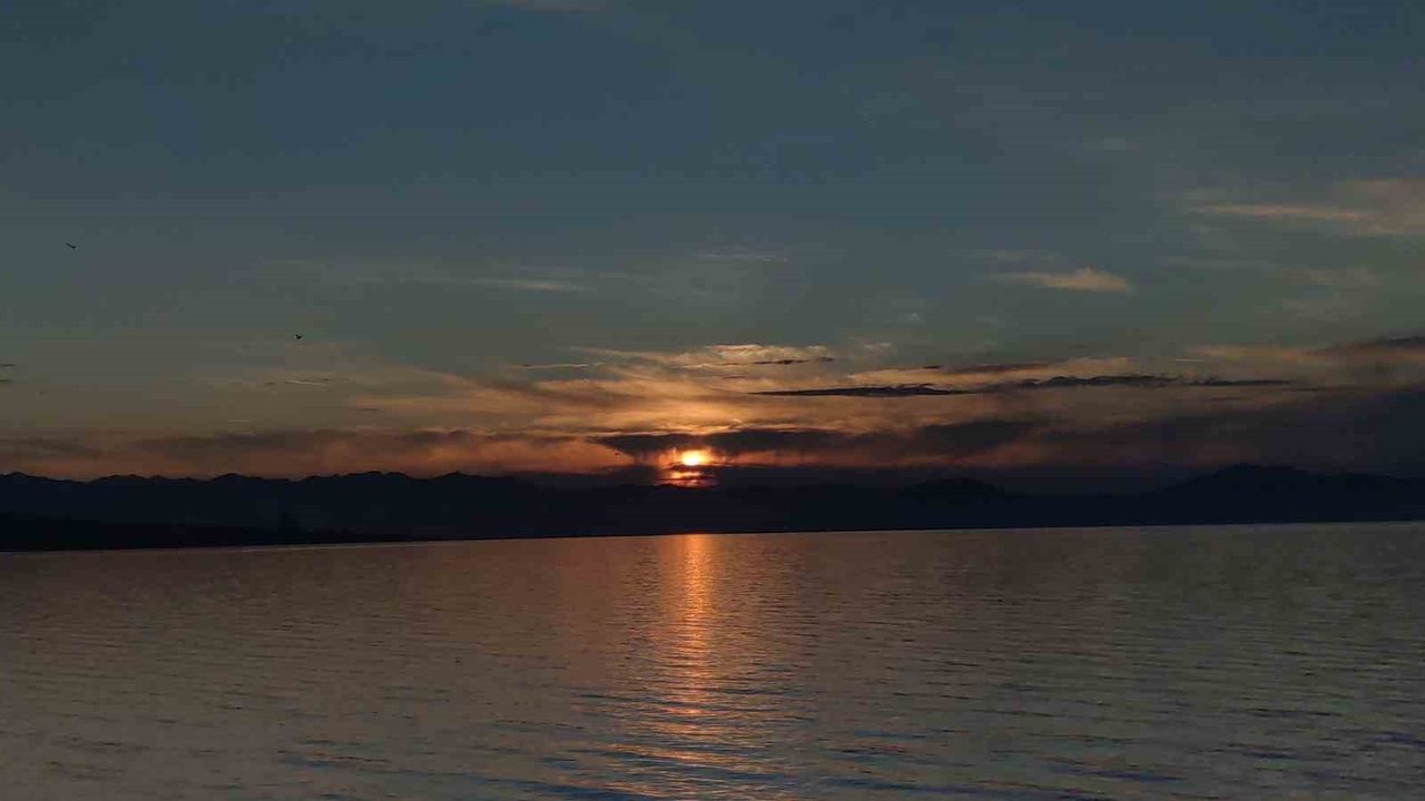 Van'da Ay ve Güneşin Büyüleyici Dansı