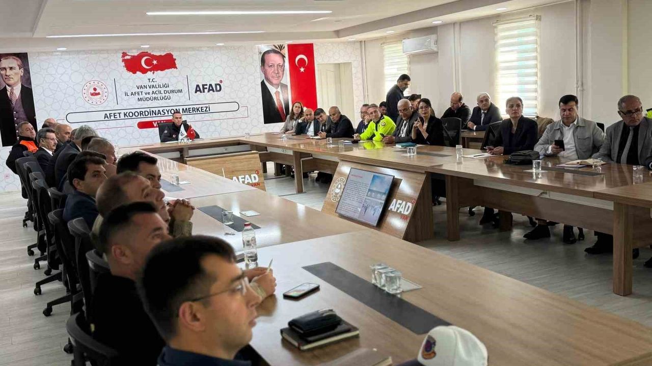 Van'da Kış Mevsimi İçin Trafik Tedbirleri Toplantısı Gerçekleştirildi