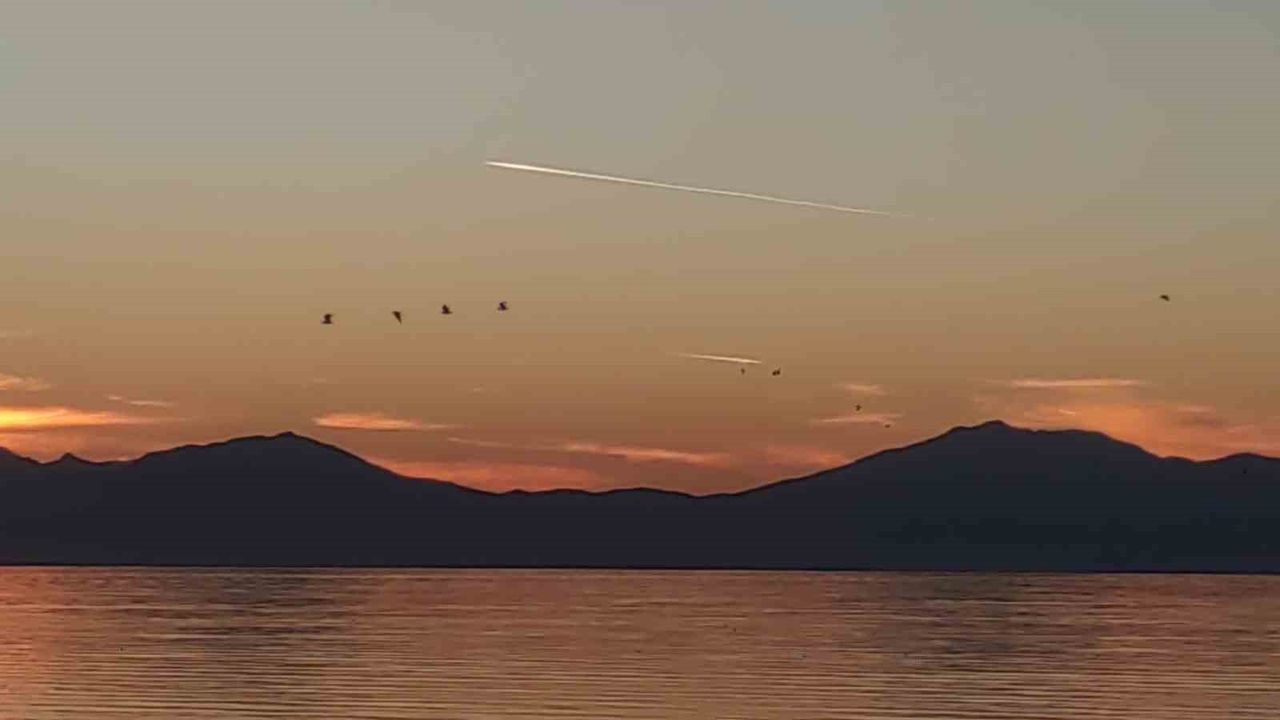 Van Semalarında Kartpostallık Akşam Manzarası