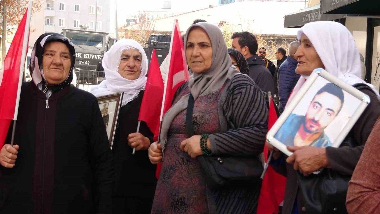 Vanlı annenin çağrısı: "Artık evlatlarımızı değil, silahları gömsünler"