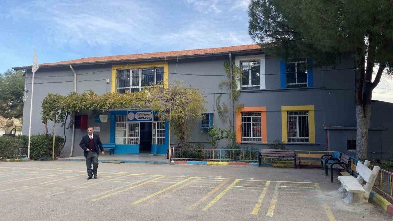 Velinin paylaşımı Alaşehir’de Yıldırım Beyazıt Okulu’nu yeniledi