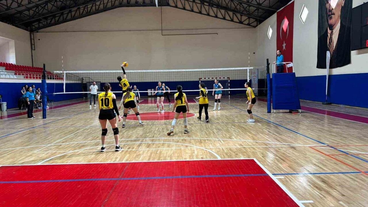 Vezirköprü’de Genç Kızlar (A) Voleybol İlçe Birinciliği sona erdi