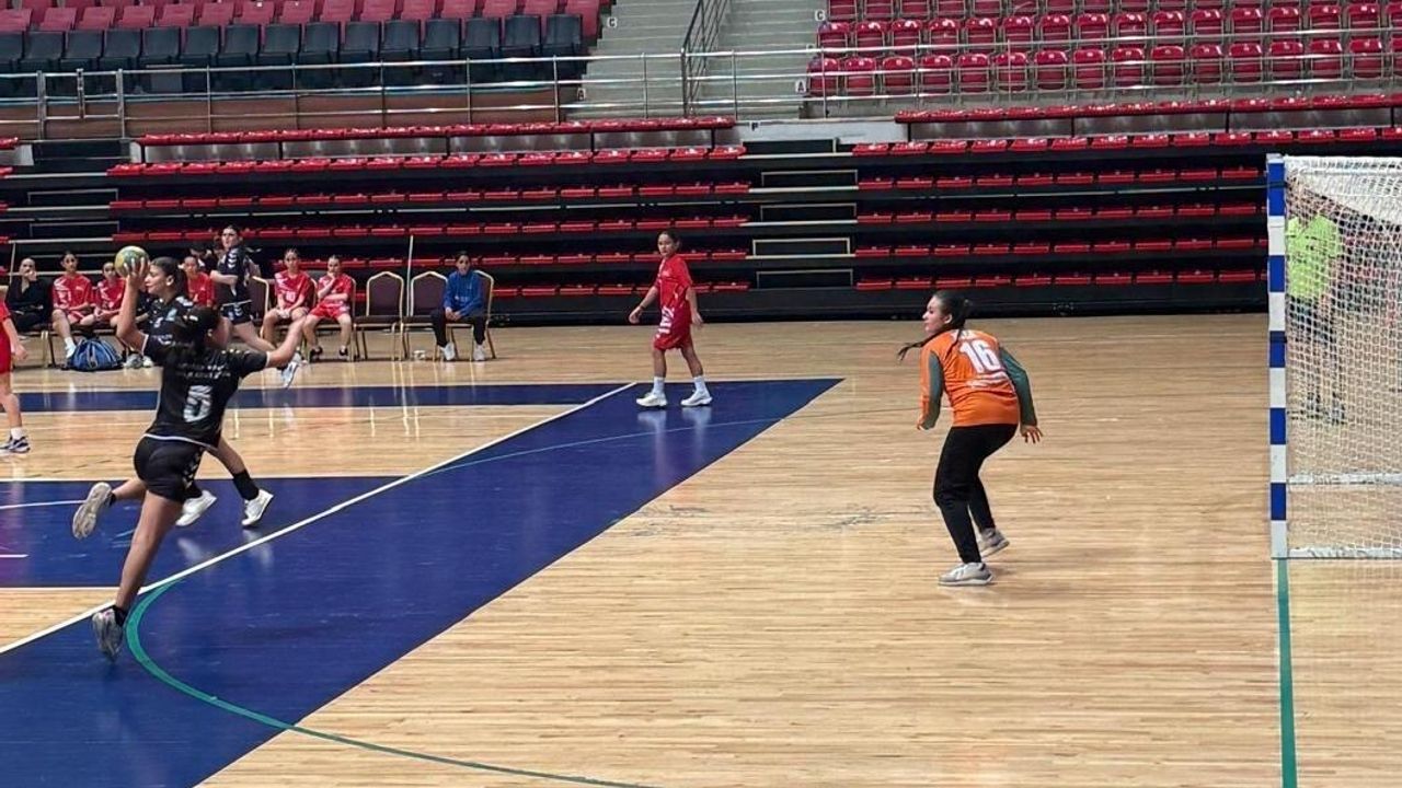 Yalıkavakspor altyapısı Mevlana Turnuvası'na 33-12'lik farklı galibiyetle başladı