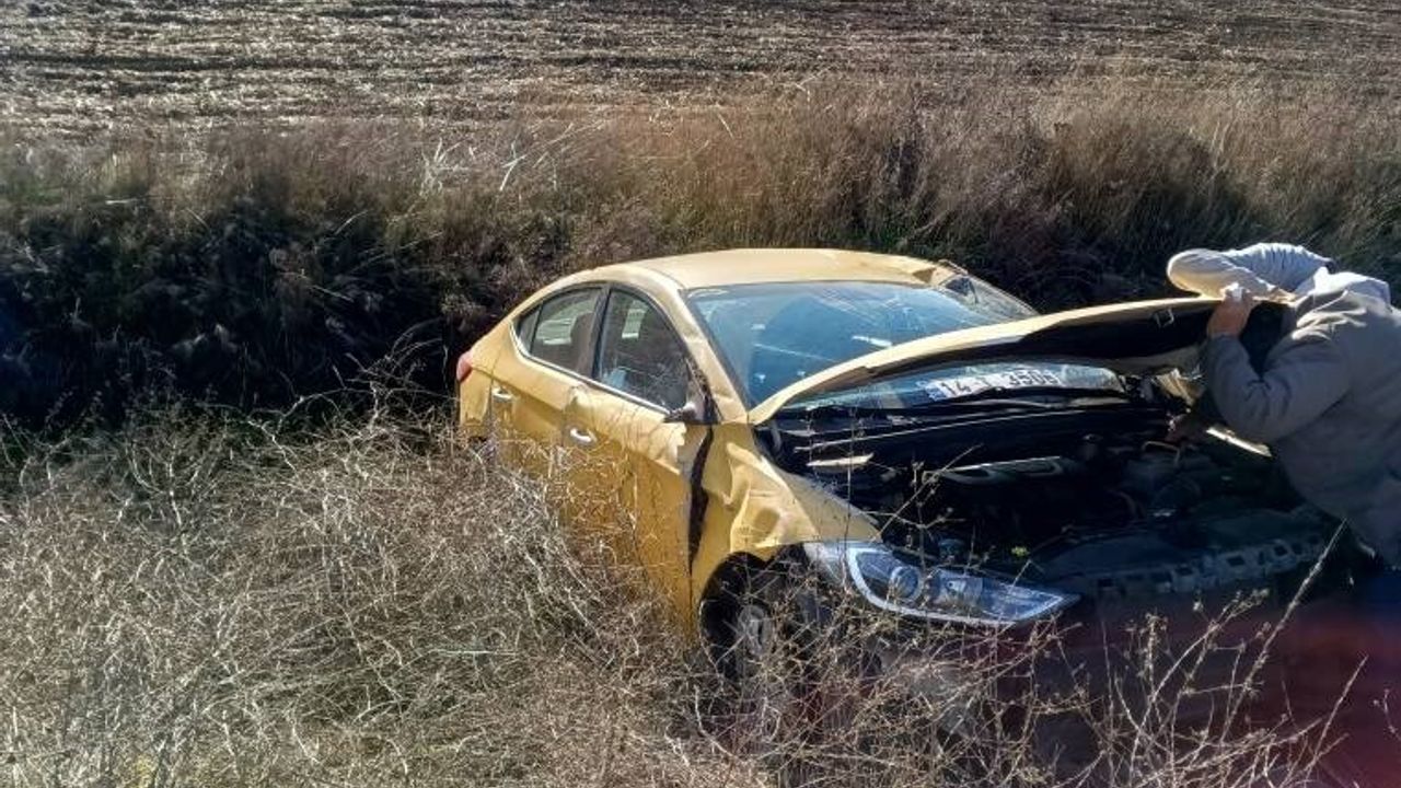 Yeniçağa'da ticari taksi kontrolden çıkarak tarlaya uçtu