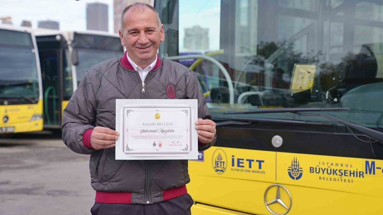 Yenidoğan-Kozyatağı hattında İETT kaptanından Öğretmenler Günü'ne anlamlı jest