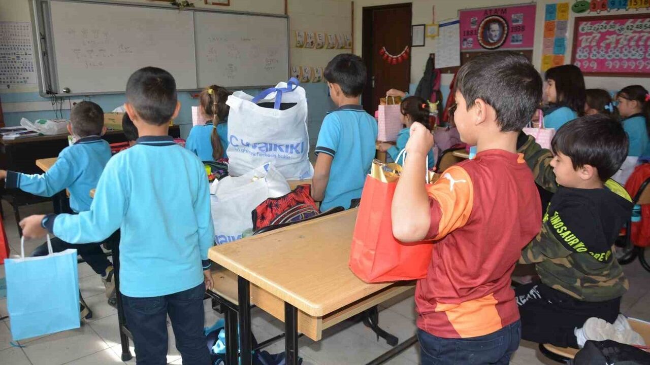 Yenikent İlkokulu’nda 19 öğrenciye hediyeleşme etkinliği