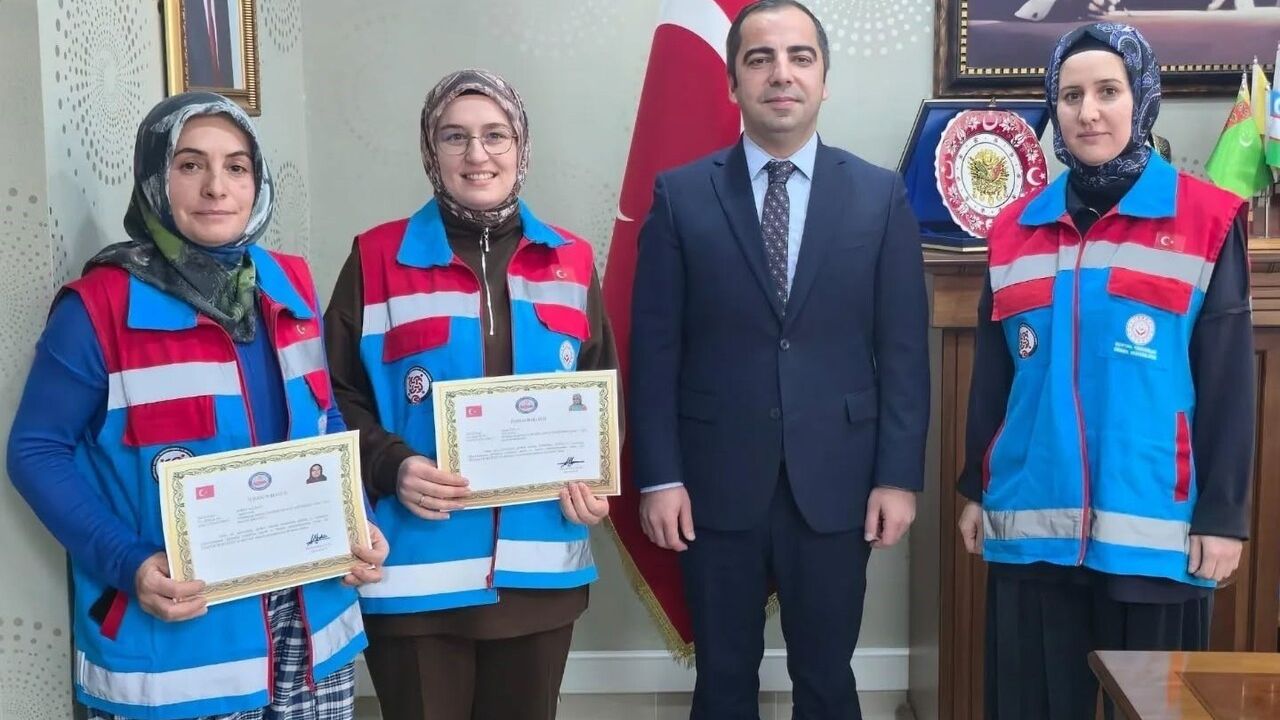 Yenipazar'da Vefa Projesi çalışanlarına teşekkür belgesi