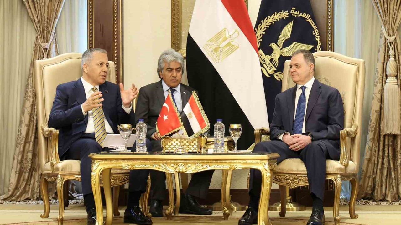 Yerlikaya Mısır'da Mahmud Tevfik ile görüştü