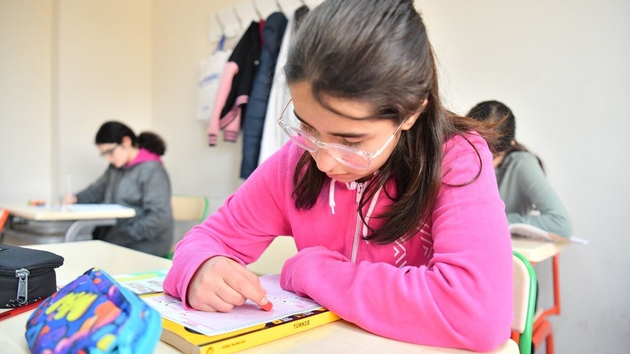 Yeşilyurt Belediyesi'nden ücretsiz LGS, DYK ve YKS kurs desteği