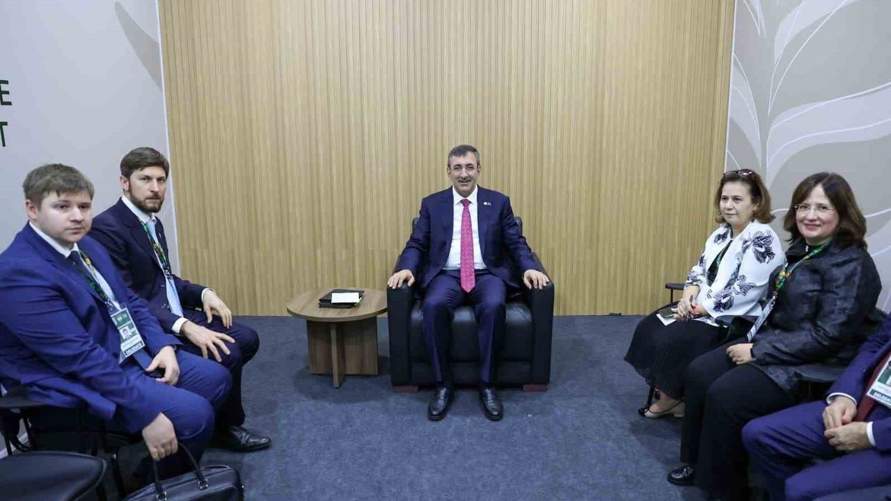 Yılmaz, COP30 için gittiği Belém’de Ahmed eş-Şara ile görüştü