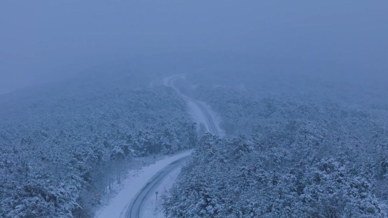 Yozgat'ta mevsimin ilk karı Akdağmadeni'ni beyaza bürüdü