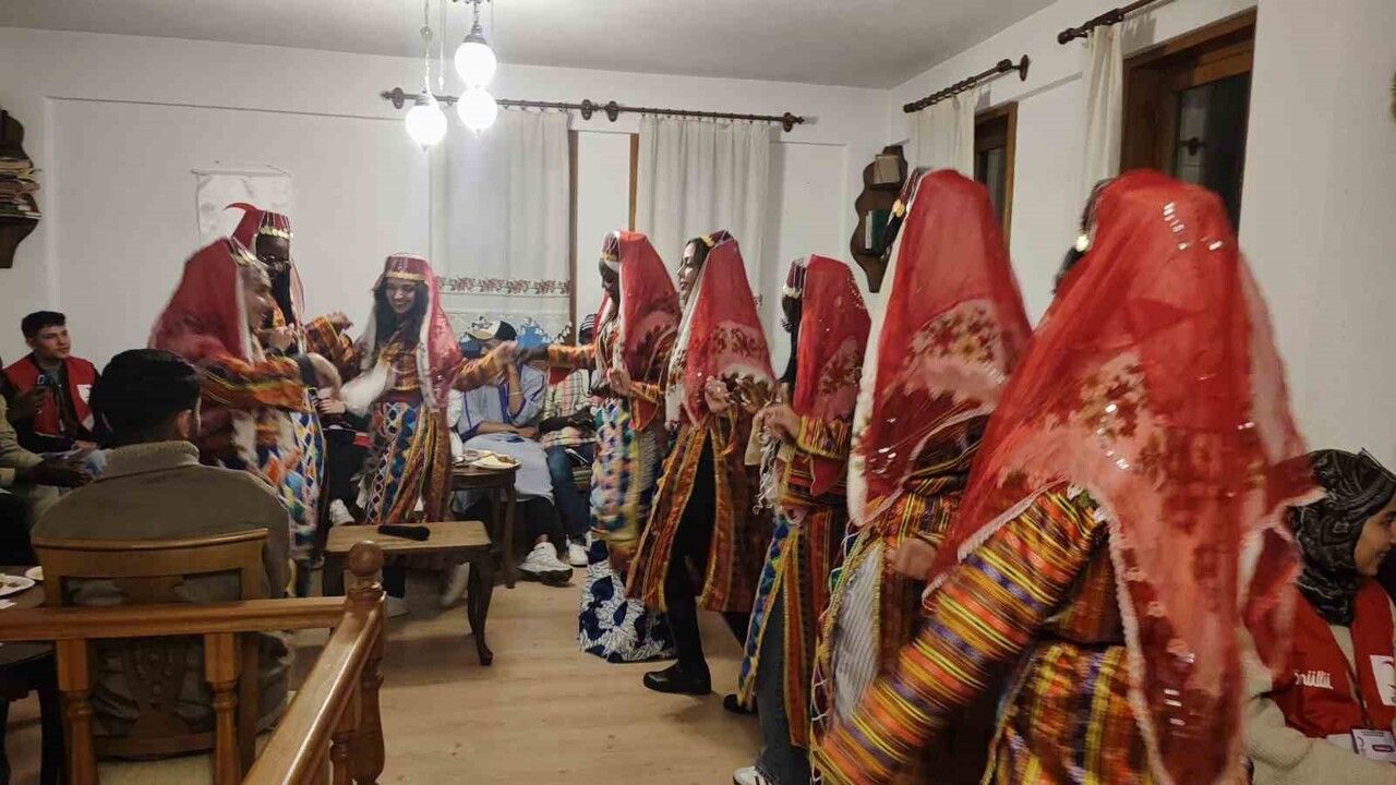 Yozgat'ta Yabancı Öğrenciler Kültürlerini Paylaştı: Halay ve Türküler