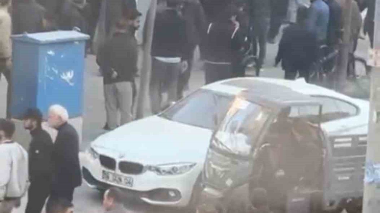 Yüksekova'da Cengiz Topel Caddesi'nde Kavgaya Polis Müdahalesi