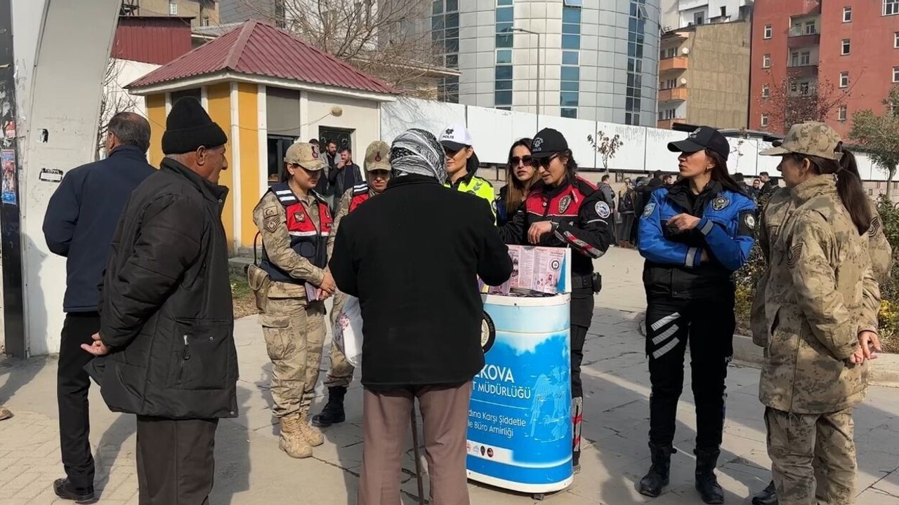 Yüksekova’da kolluk güçlerinden 25 Kasım farkındalık etkinliği