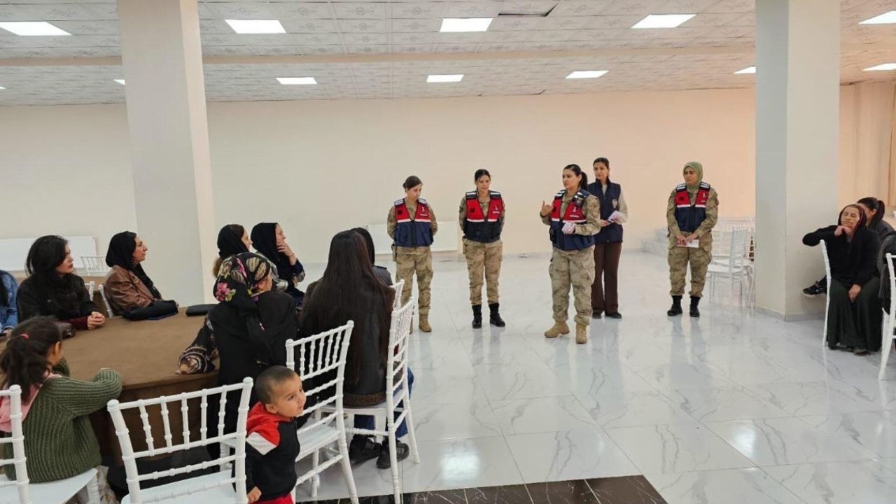 Yüksekova’daki kadın güvenlik güçleri KADES’i Esendere’de tanıttı