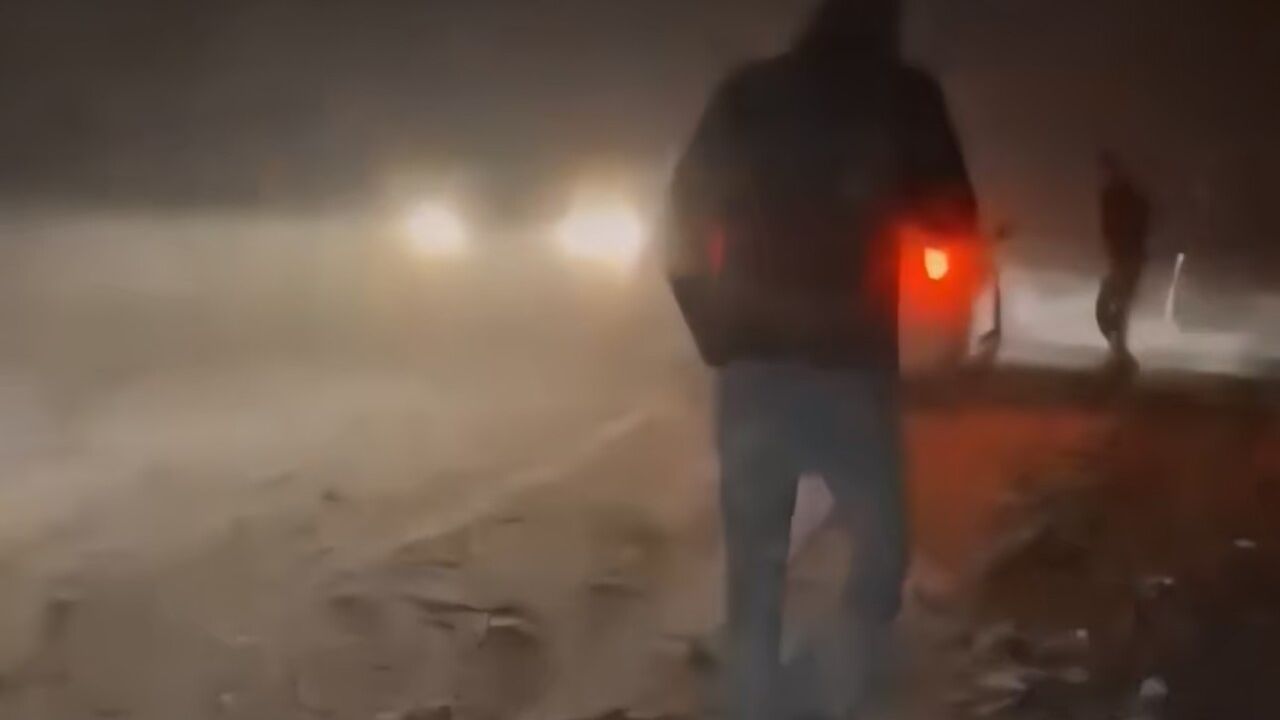 Yüksekova-Şemdinli Haruna Geçidi'nde tipi nedeniyle mahsur kalanlar kurtarıldı