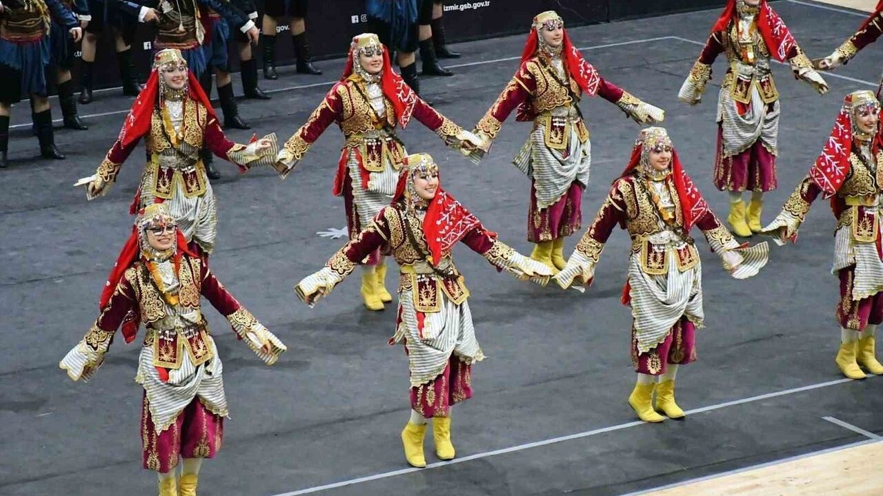 Yunusemre'de Halk Oyunları Kursu Başlıyor