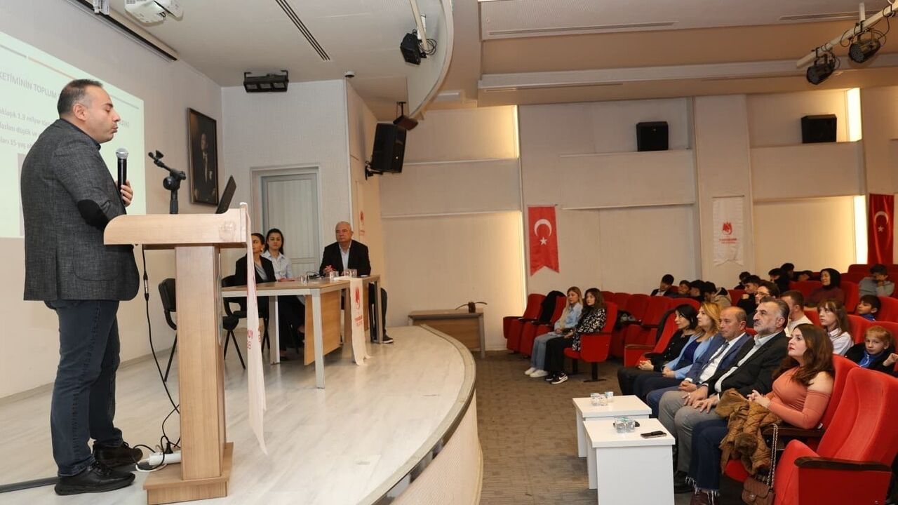 Yunusemre'de 'Temiz Nefes Sağlıklı Gelecek' paneli