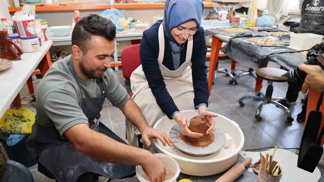 “Zamanın ve Zarafetin İzinde Niğde” sergisi için hazırlıklar Mersin Enstitüsü'nde incelendi