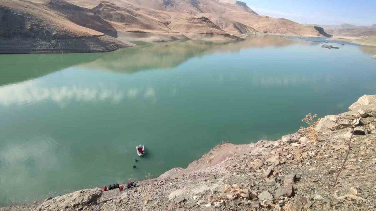 Zernek Barajı'nda otomobil suya düştü: 2 kişi yaşamını yitirdi