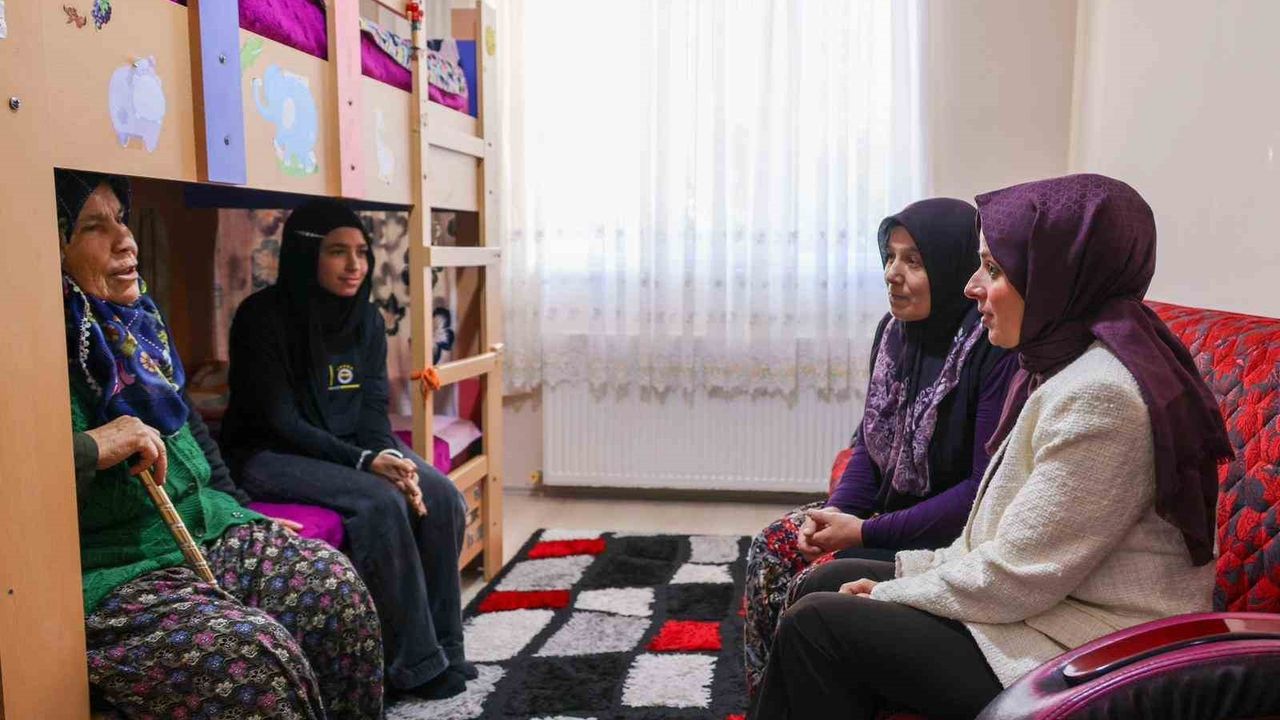 Zeynep Sözer, Çocuk Evlerini ve Haneleri Ziyaret Etti