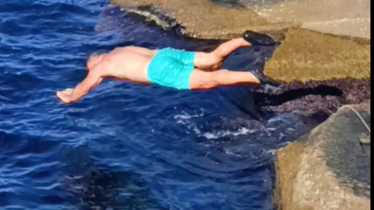 Zonguldak'ta liman arkasında soğuk havada denize giren kişi şaşkınlık yarattı