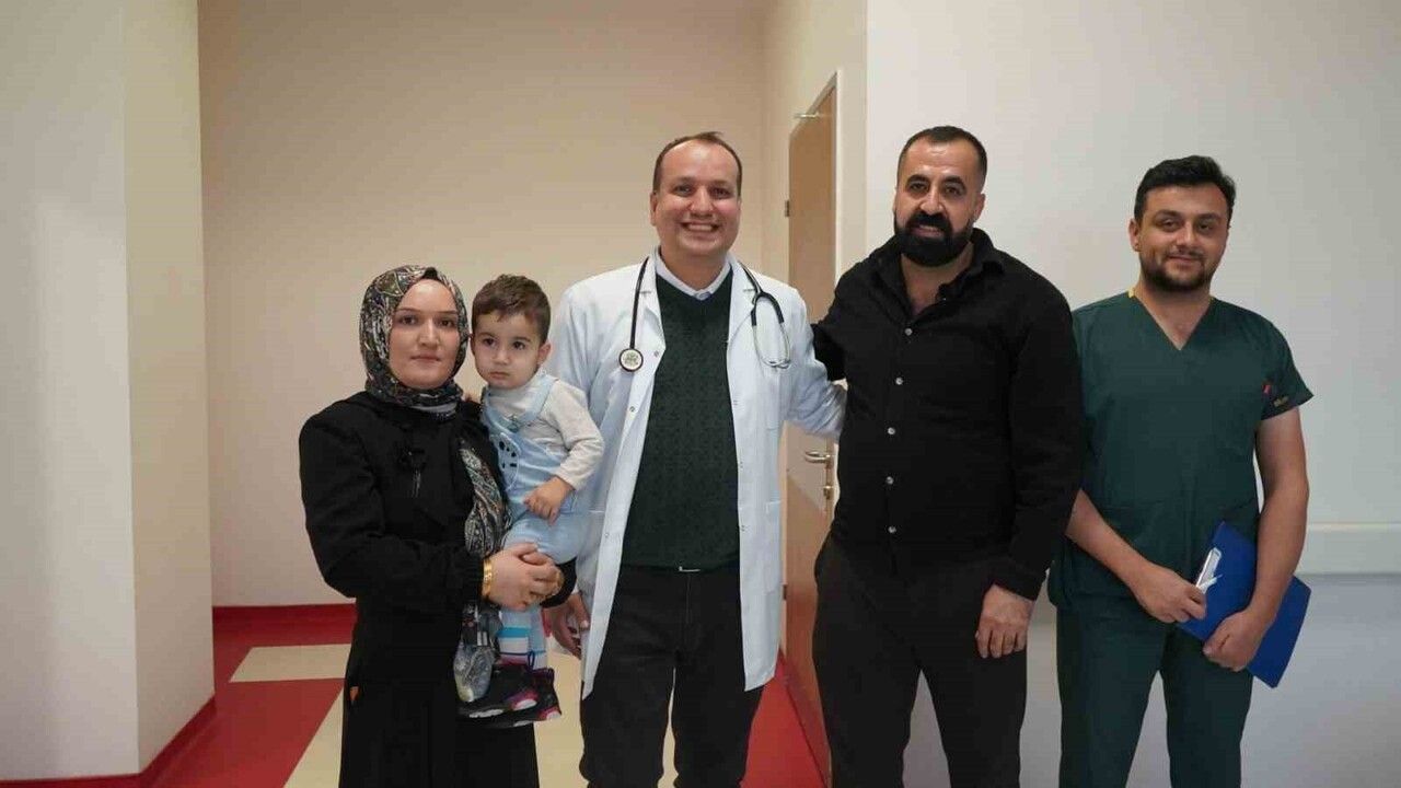 1,5 Yaşındaki Bebeğin Yuttuğu 3 Mıknatıs Bağırsak Delinmesine Yol Açtı