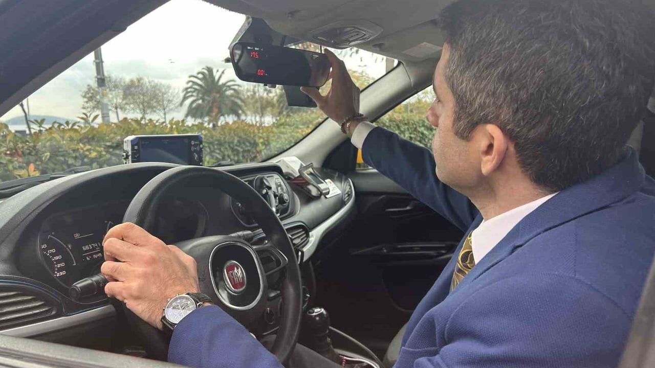 10 yıllık bankacı, 'kravatlı taksici' oldu: İnsanları gözlemlemek için meslek değiştirdi