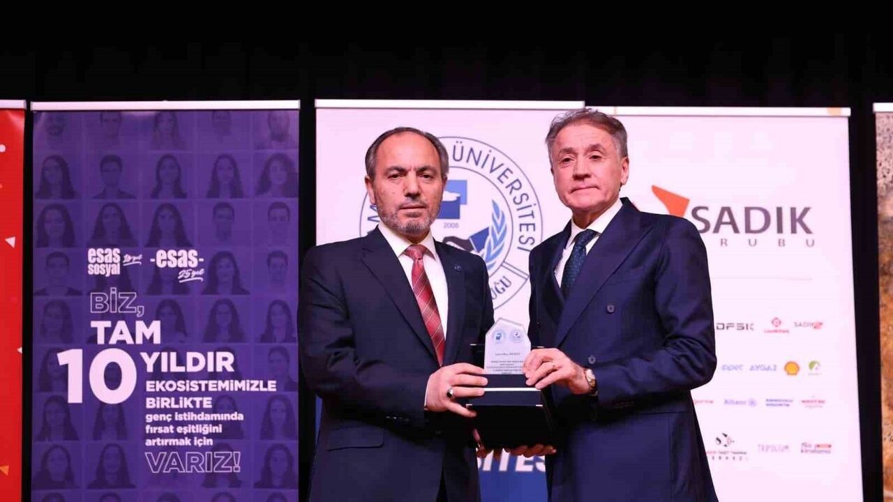 11. İş Dünyasında Hedef: Girişimcilik ve Liderlik Programı gençlerle profesyonelleri bir araya getirdi