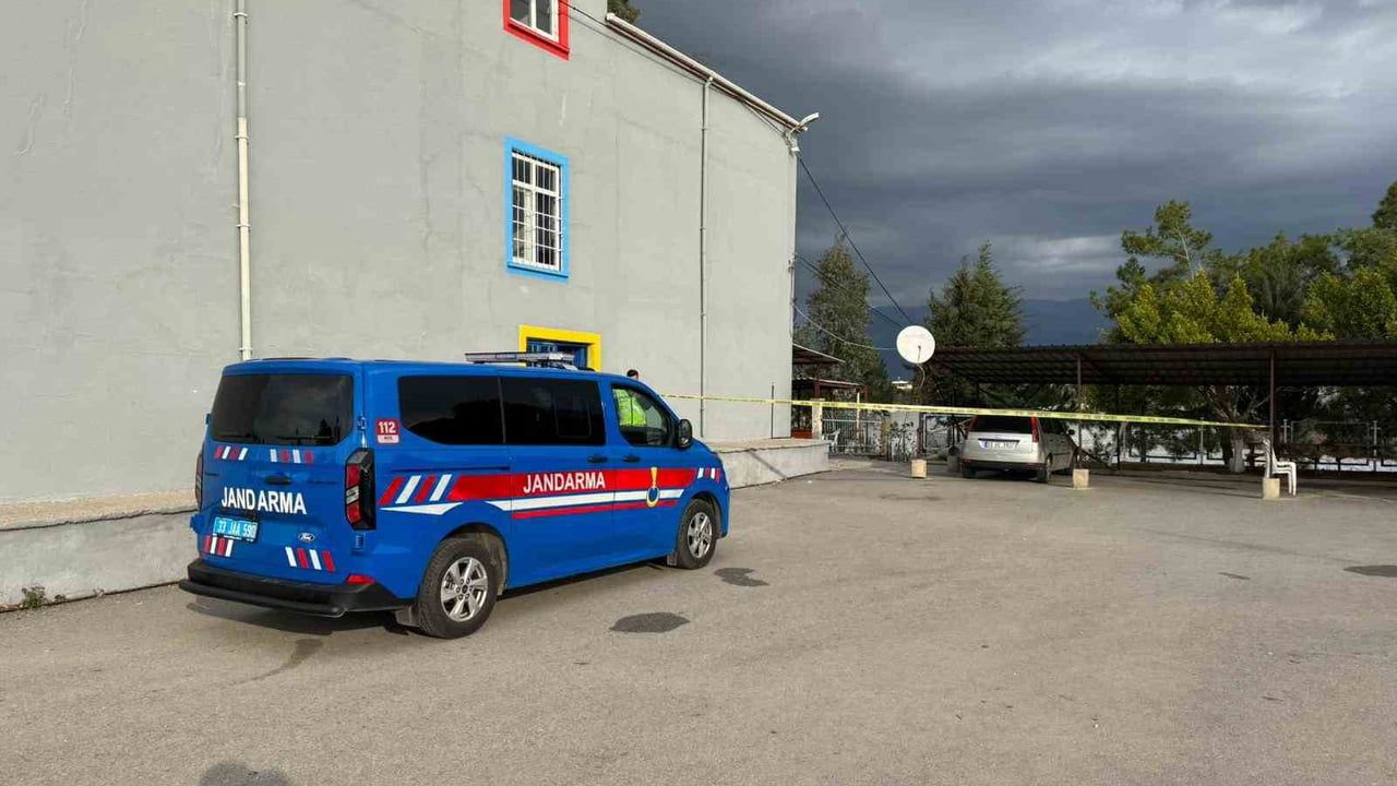 12 yaşındaki öğrenci okul müdürünü vurdu — Anamur'da okul bahçesinde saldırı