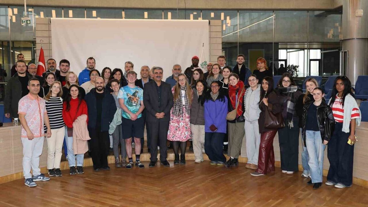 13 AB Ülkesi Gençleri Diyarbakır’ı Gezdi ve Yenişehir Belediyesi’ni Ziyaret Etti