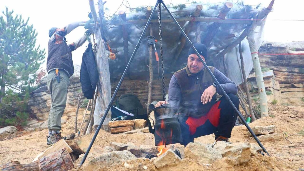 15 yıllık coğrafya öğretmeni Emrah Turhan: Kamp ve bisikletle keşfe davet