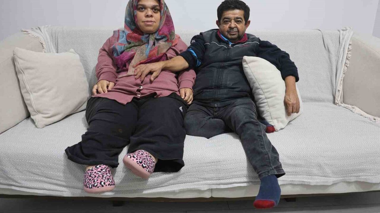 21 yıl sonra evlenen akondroplazili çift yeni yılda anne-baba olmaya hazırlanıyor
