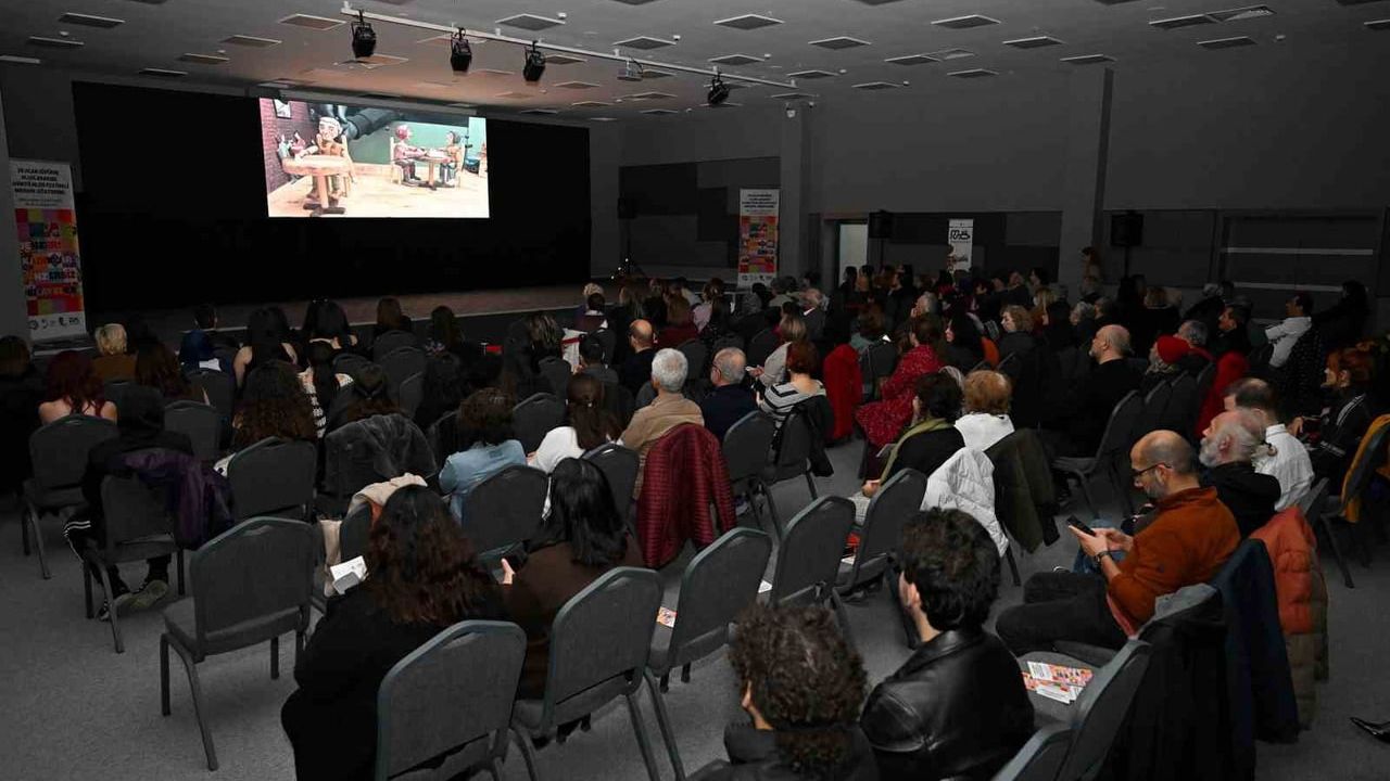 28. Uçan Süpürge Uluslararası Kadın Filmleri Festivali Mersin'de ikinci kez başladı
