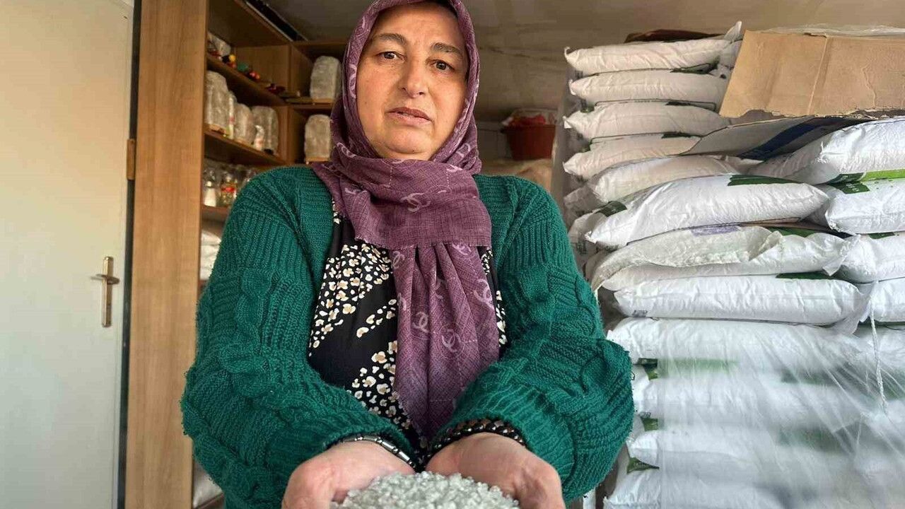 4 çocuk annesi Fatma Şahin, Çankırı tuzuyla 6 yıldır ailesini geçindiriyor