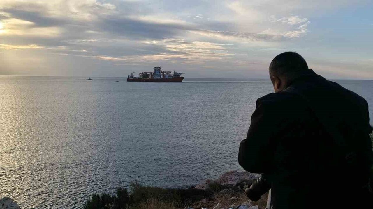 6'ıncı sondaj gemisi West Dorado Mersin'e ulaştı