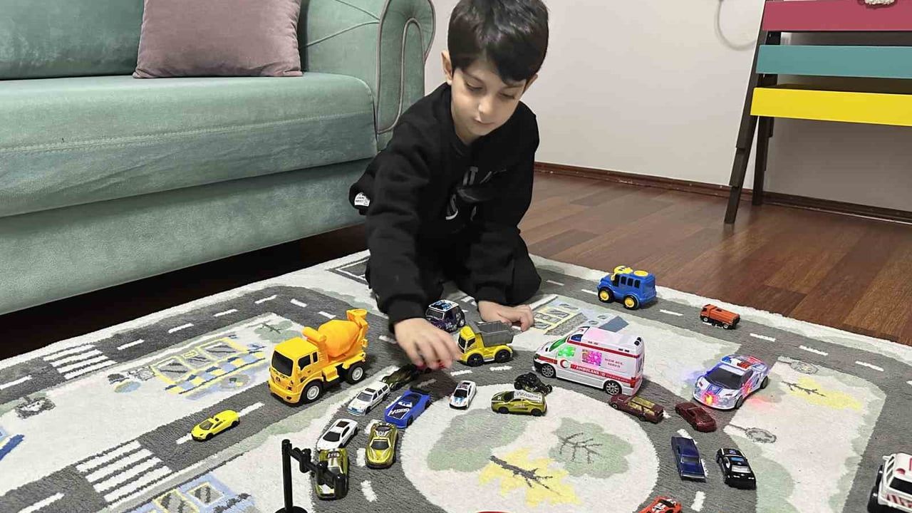 6 yaşındaki İbrahim Efe'den ambulanslara yol verme çağrısı