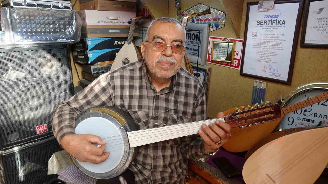 61 Yıldır Süren Bağlama Tutkusu: Davut Akdoğan