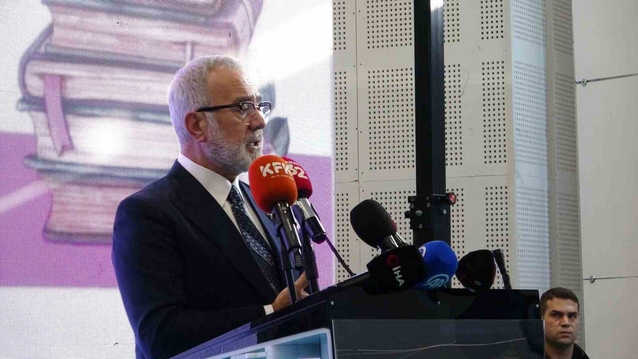 8. Isparta Kitap Fuarı Gökkubbe'de açıldı